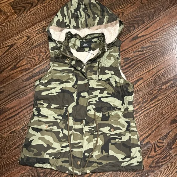 **NWT** Love Tree Hooded Vest - Picture 5 of 9